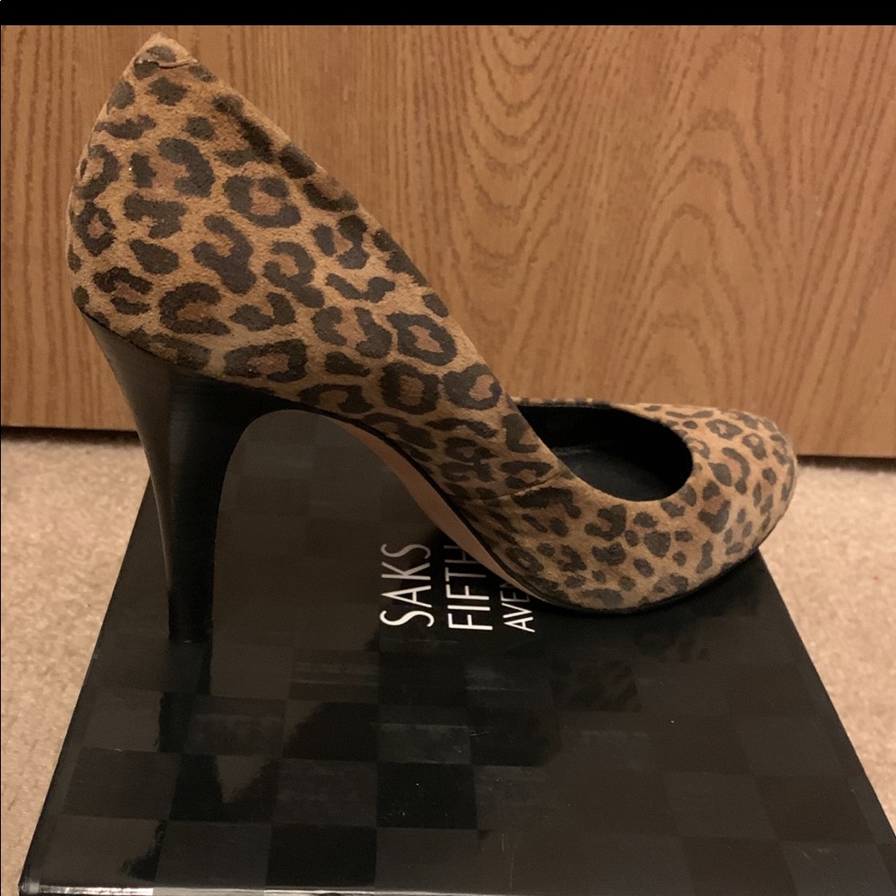 Saks Fifth Avenue Blk/Choco Leopard Suede Heels